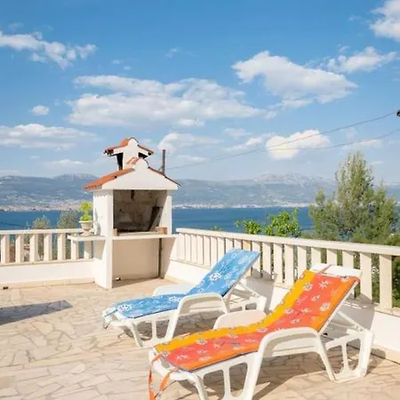 דירה In Arbanija Mit Meerblick, Balkon, Klimaanlage, W-lan 5137-1 טרוגיר